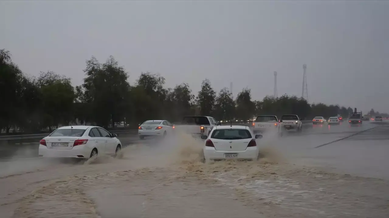 المركز الوطني للأرصاد يرفع الإنذار إلى اللون الأحمر في مدينة الرياض